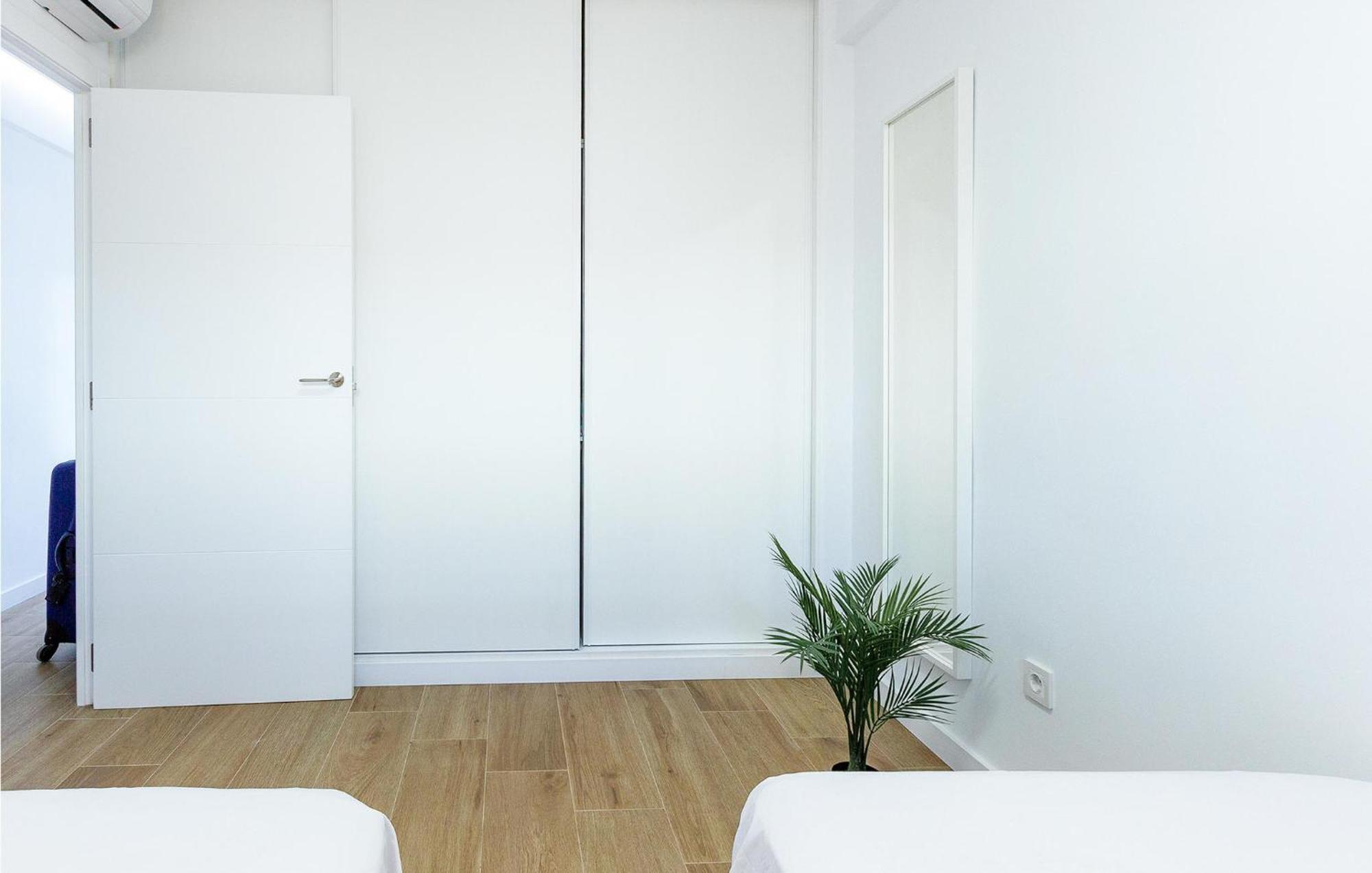 Lovely Apartment In Santa Pola With Kitchen Екстер'єр фото